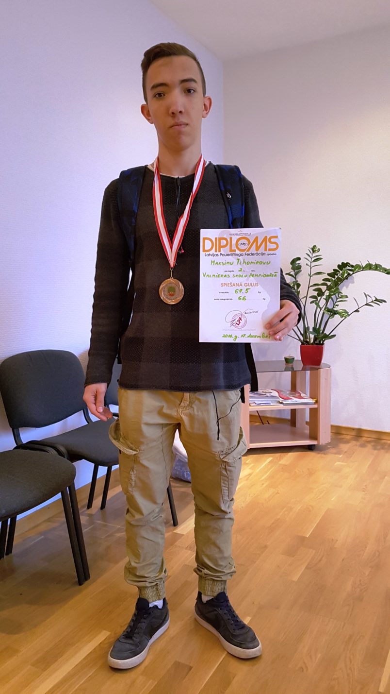Sveicam Maksimu Tihomirovu ar iegūto 2.vietu Latvijas Pauerliftinga Federācijas rīkotajās sacensībās Spiešanā guļus